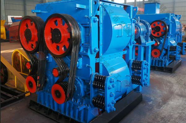 瀝青四齒輥破碎機,瀝青再生料破碎設(shè)備廠家,瀝青四輥破碎機價格